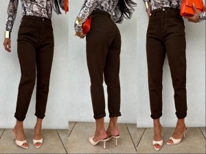 Jeansy MOM FIT – czekoladowe by me 